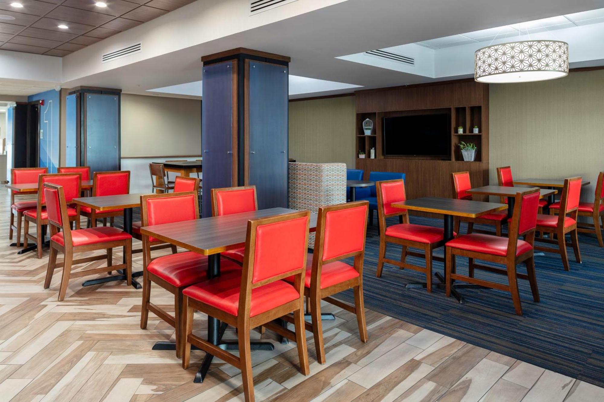 Holiday Inn Express & Suites Roanoke Rapids By Ihg Экстерьер фото